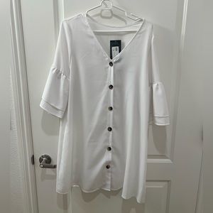 Women’s white flowy dress